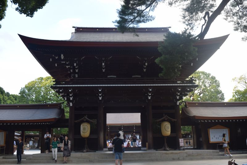 Tempelbesuch in Japan, Eingangstor